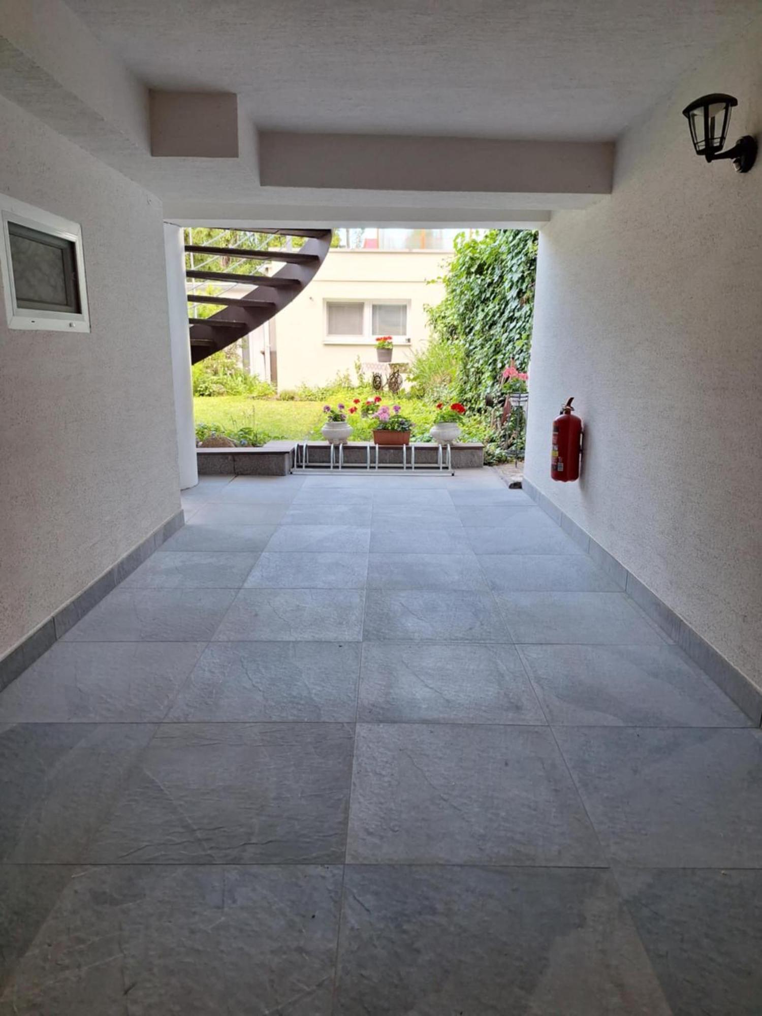Star Apartments ปิเอชตานี ภายนอก รูปภาพ